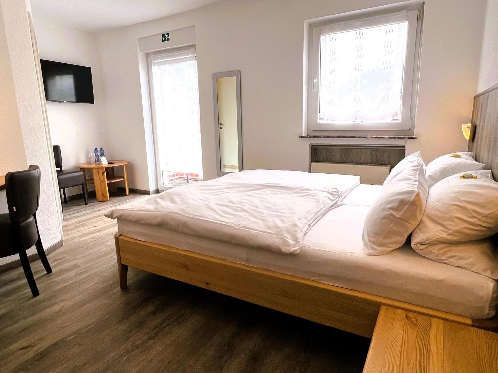 Hotel Orthwein -Kostenfreie Parkplaetze- Cölbe Exteriör bild